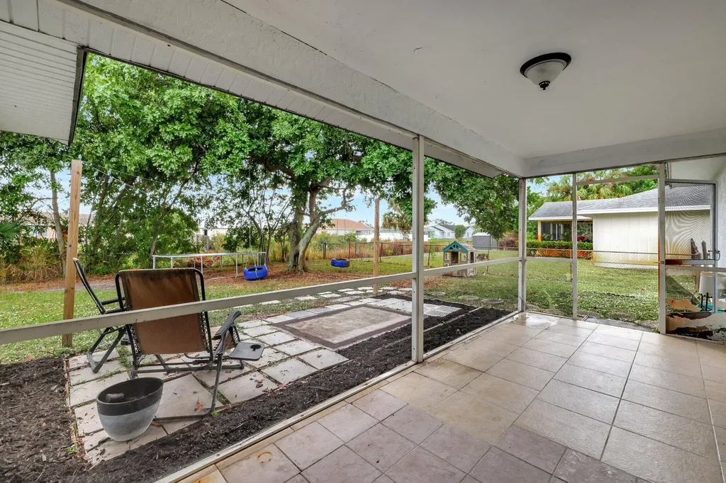 654 SW Pueblo Terrace Port St Lucie FL 34953