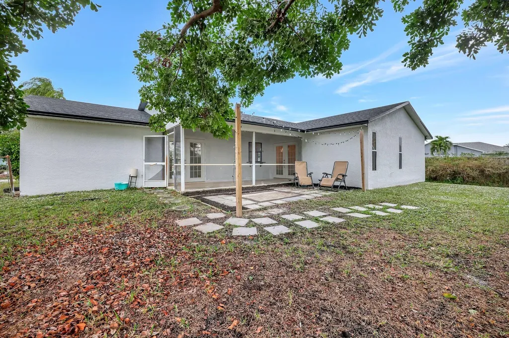654 SW Pueblo Terrace Port St Lucie FL 34953