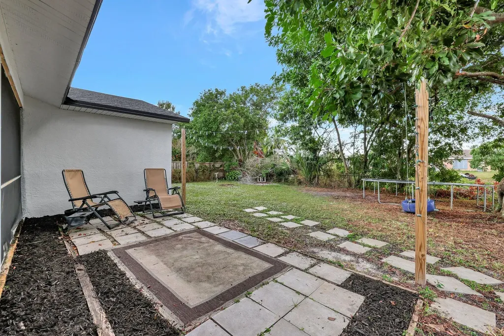 654 SW Pueblo Terrace Port St Lucie FL 34953