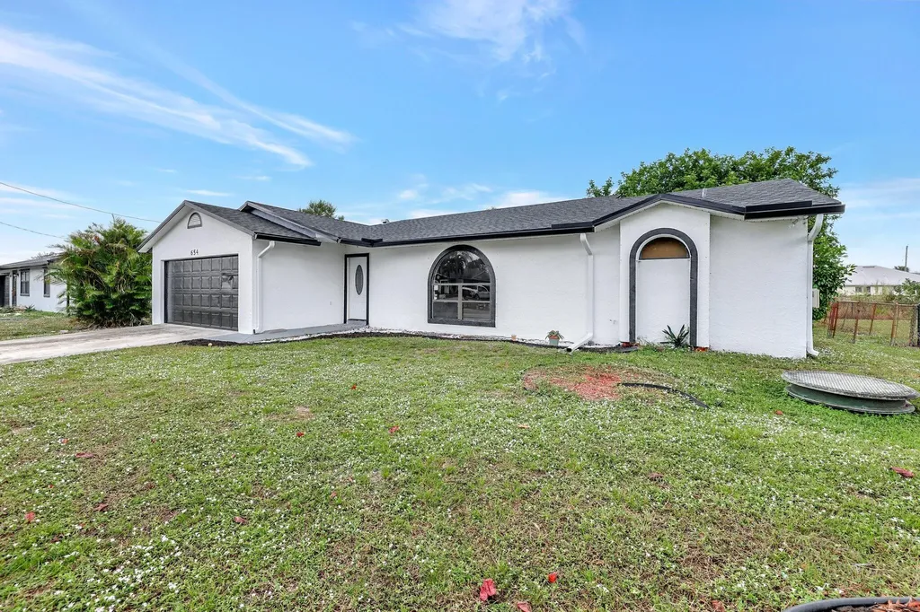 654 SW Pueblo Terrace Port St Lucie FL 34953