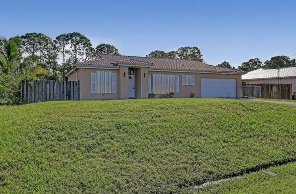 3185 SW Hambrick Street Port St Lucie FL 34953