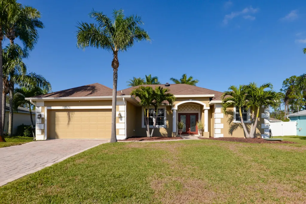 1057 SW Goodman Avenue Port St Lucie FL 34953