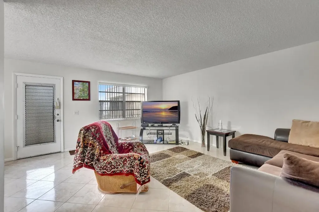 78 Burgundy B Delray Beach FL 33484