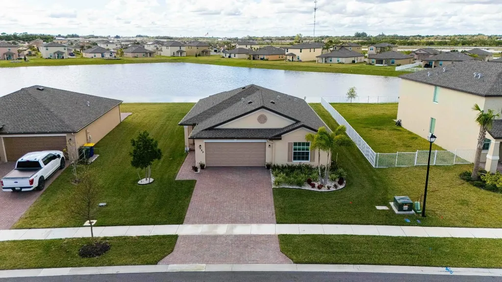 999 Bent Creek Drive Fort Pierce FL 34947