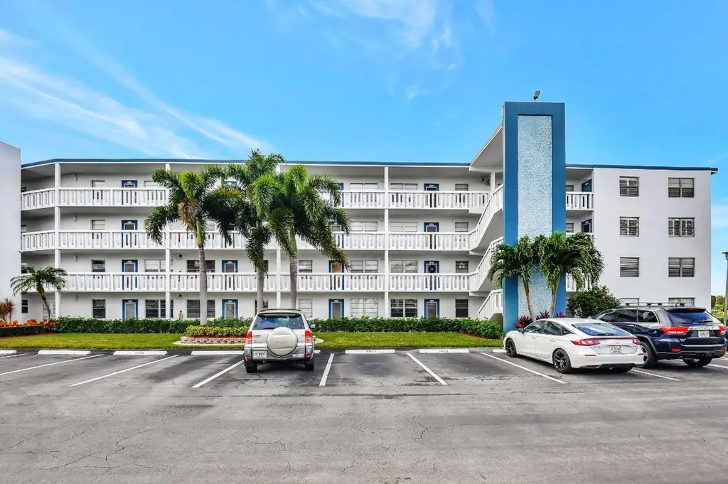 2074 Exeter E Boca Raton FL 33434
