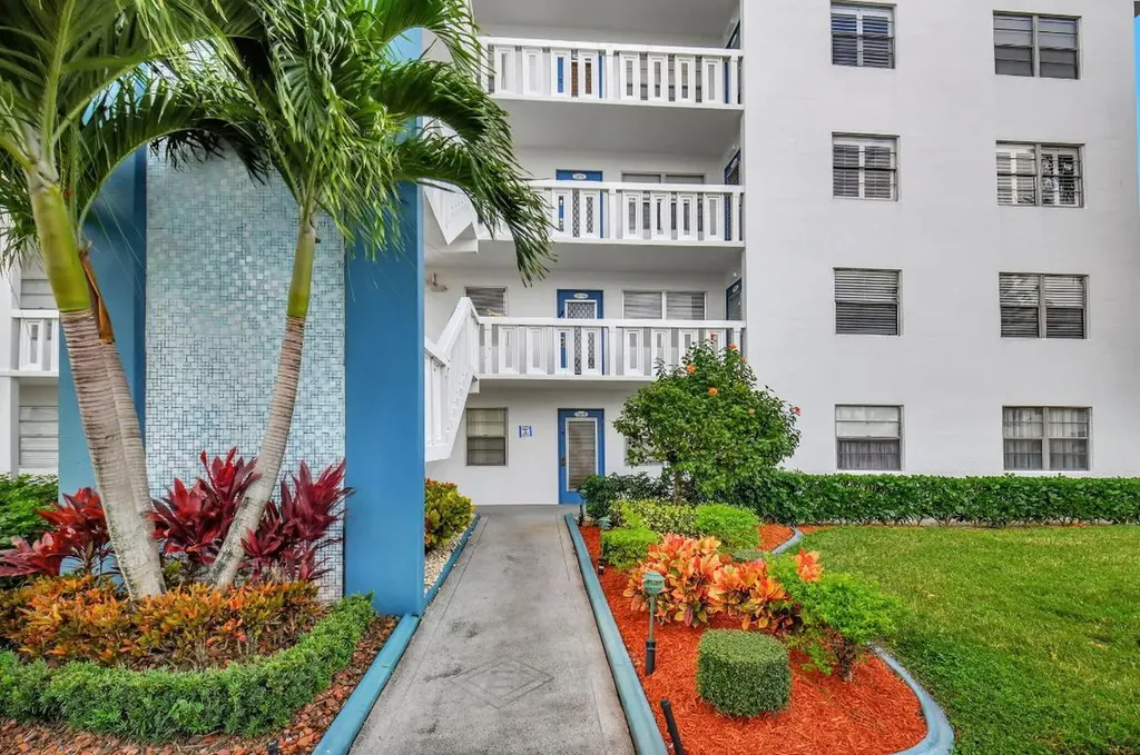 2074 Exeter E Boca Raton FL 33434