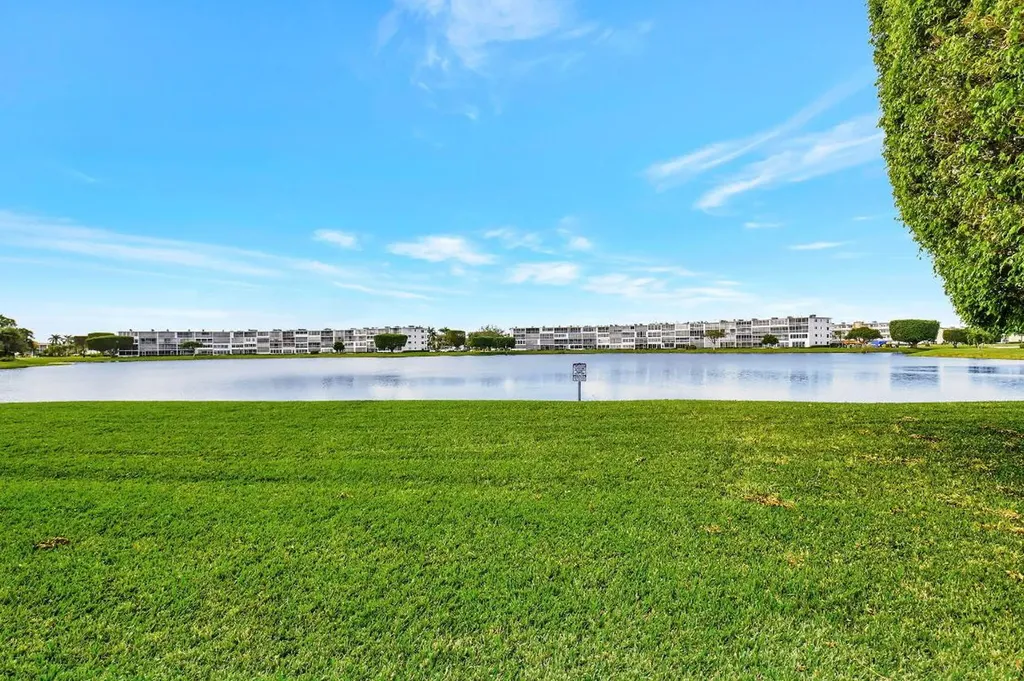 2074 Exeter E Boca Raton FL 33434