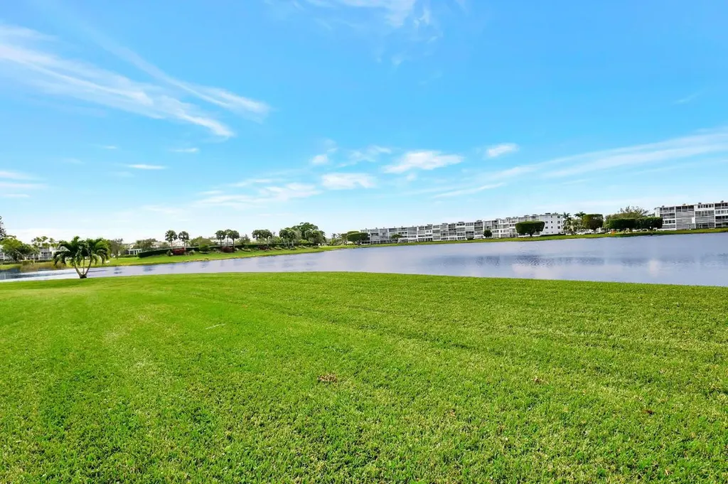 2074 Exeter E Boca Raton FL 33434