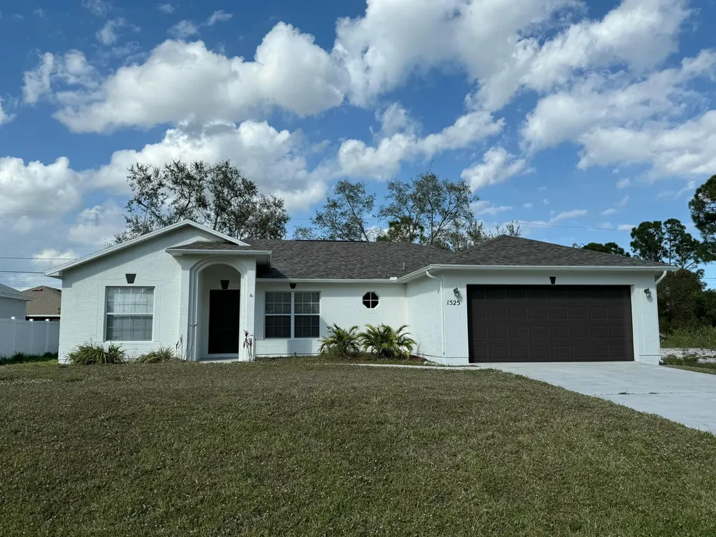 1525 SW Kamchatka Avenue Port St Lucie FL 34953