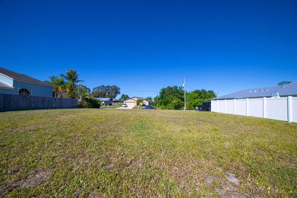 178 NE Dominican Terrace Port St Lucie FL 34983