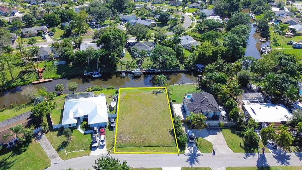 178 NE Dominican Terrace Port St Lucie FL 34983