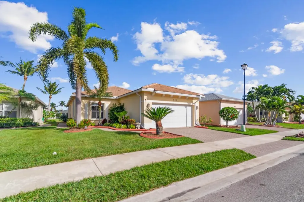833 SW Rocky Bayou Terrace Port St Lucie FL 34986