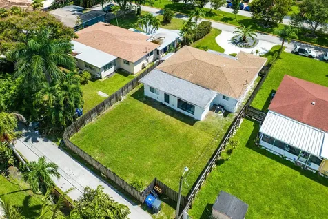 1311 Dewey Street Hollywood FL 33019