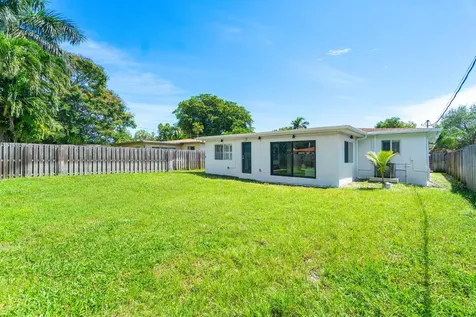 1311 Dewey Street Hollywood FL 33019
