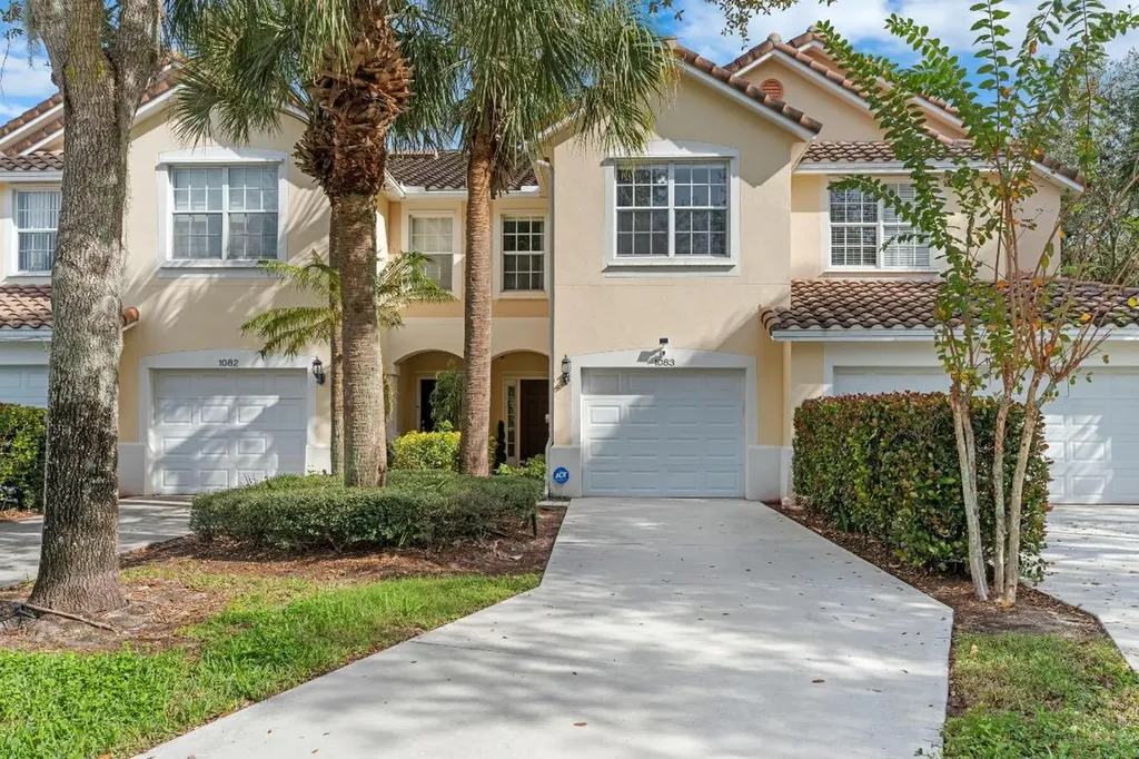 1083 Pinewood Lake Court Greenacres FL 33415