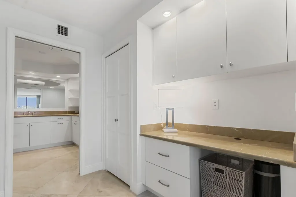 250 S Ocean 4e Boulevard Boca Raton FL 33432