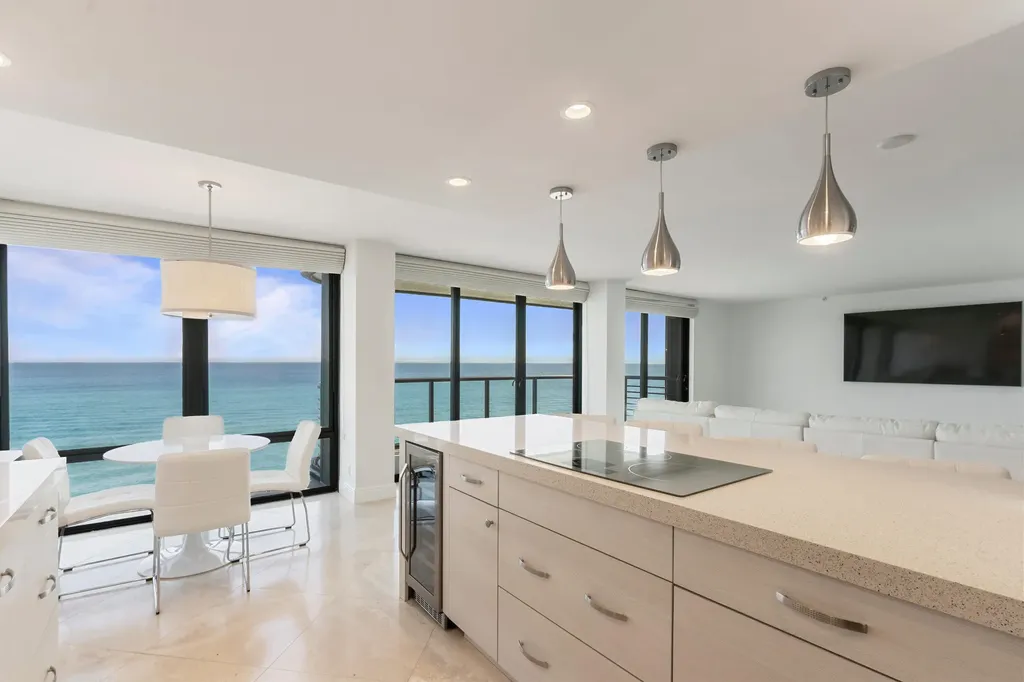 250 S Ocean 4e Boulevard Boca Raton FL 33432