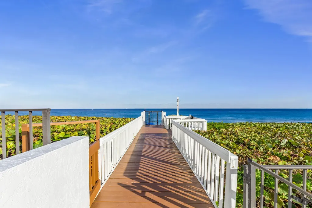 250 S Ocean 4e Boulevard Boca Raton FL 33432
