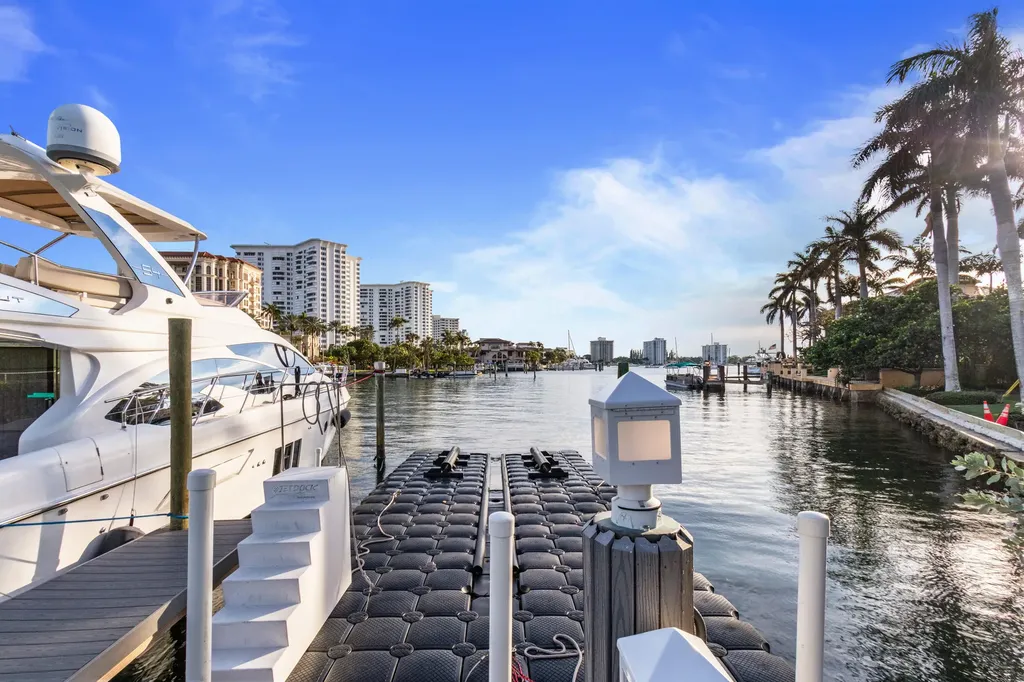 250 S Ocean 4e Boulevard Boca Raton FL 33432