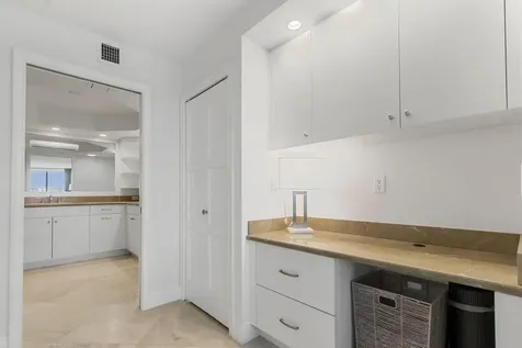 250 S Ocean 4e Boulevard Boca Raton FL 33432