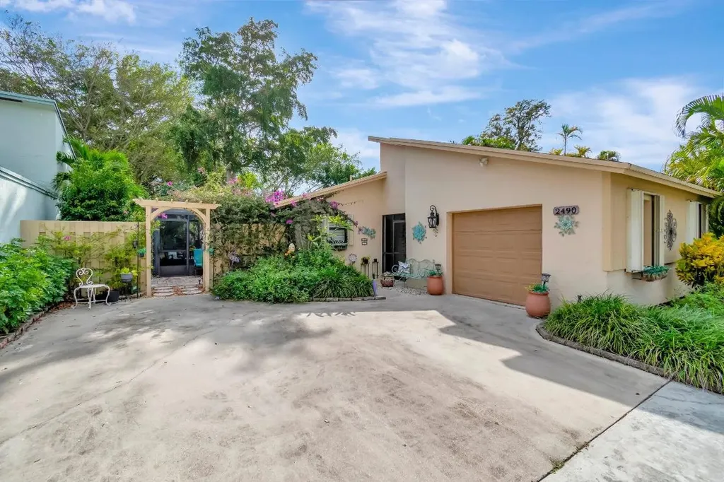 2490 NW 9th Street Delray Beach FL 33445