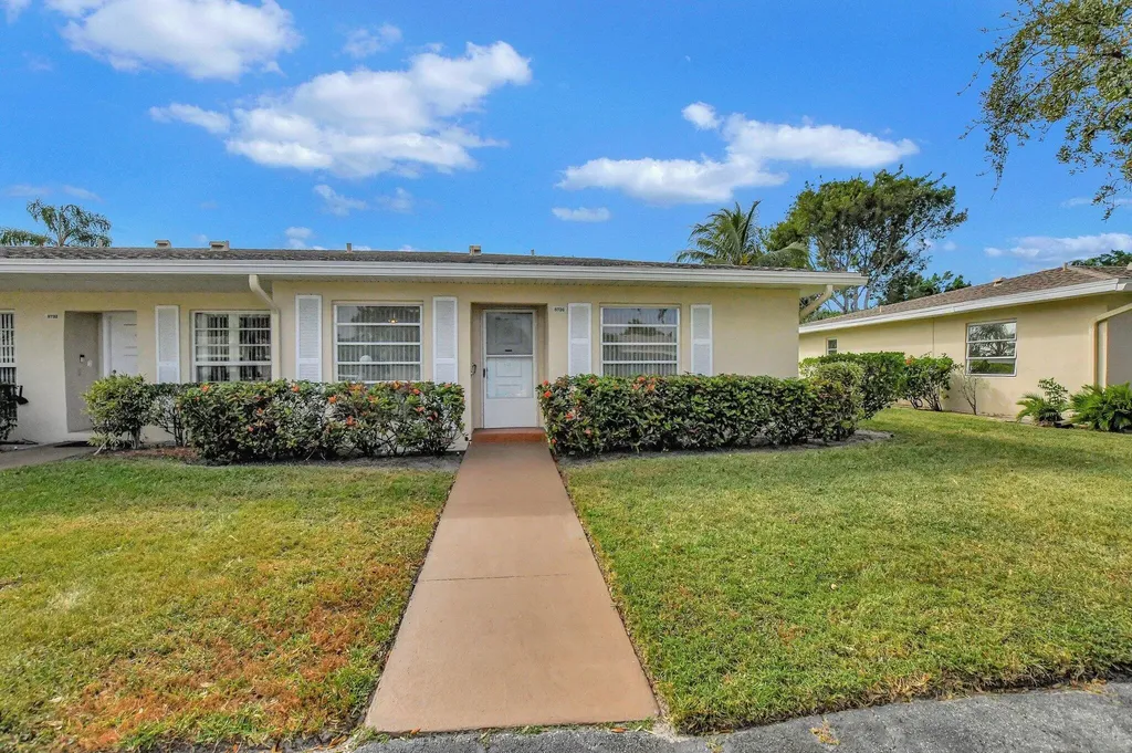 8736 Bella Vista Drive Boca Raton FL 33433