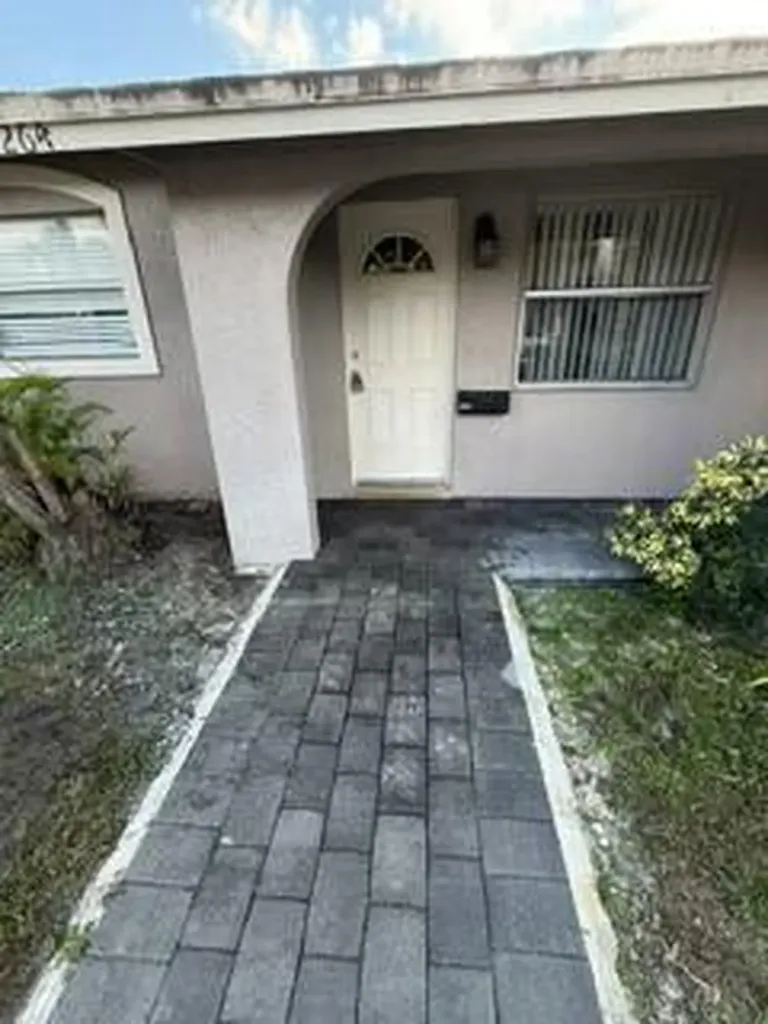 264 SW 1st Street Boca Raton FL 33432