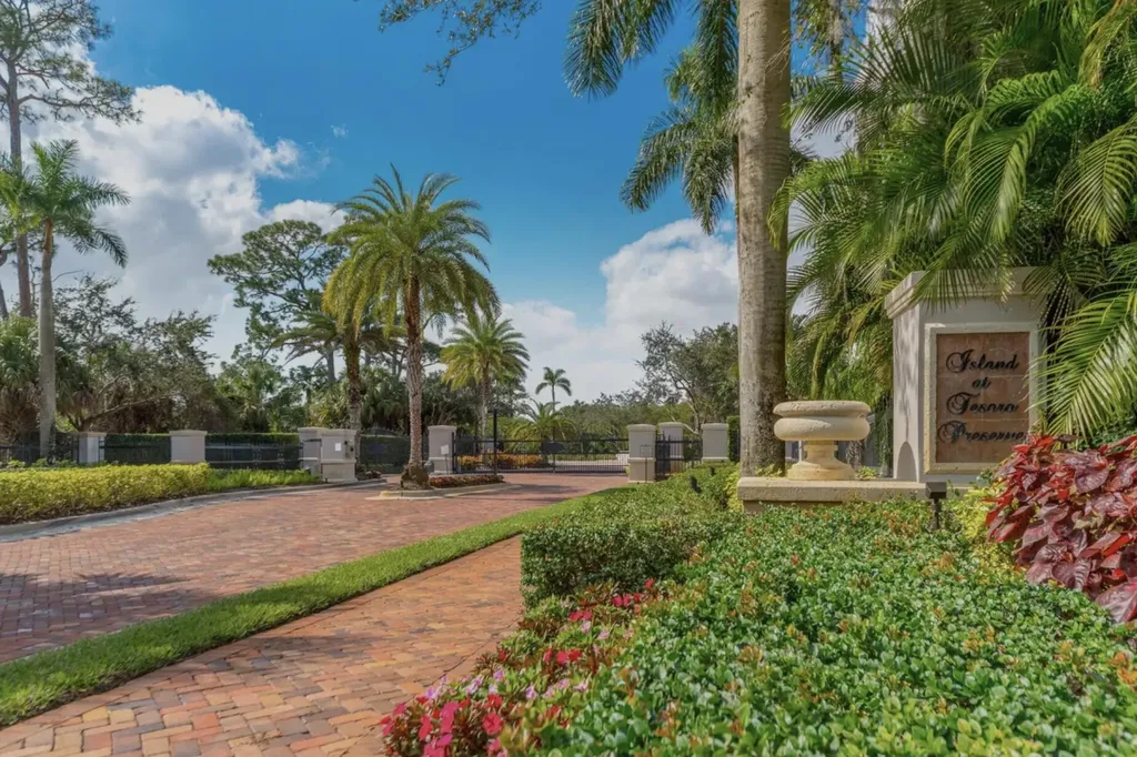 221 SE Fiore Bello Port St Lucie FL 34952