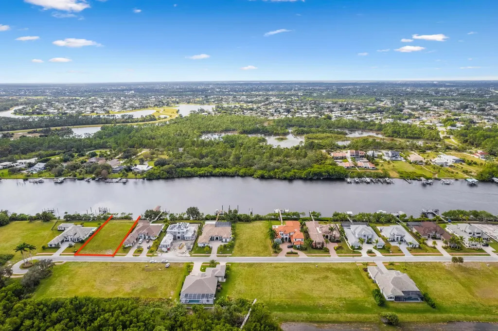 221 SE Fiore Bello Port St Lucie FL 34952
