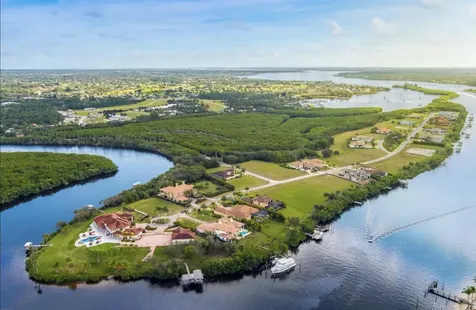 221 SE Fiore Bello Port St Lucie FL 34952