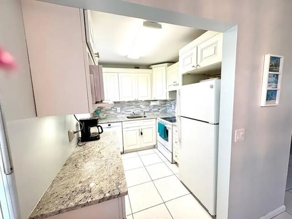 120 Dorchester F West Palm Beach FL 33417