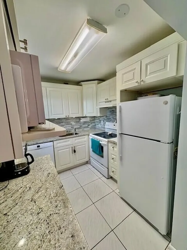 120 Dorchester F West Palm Beach FL 33417