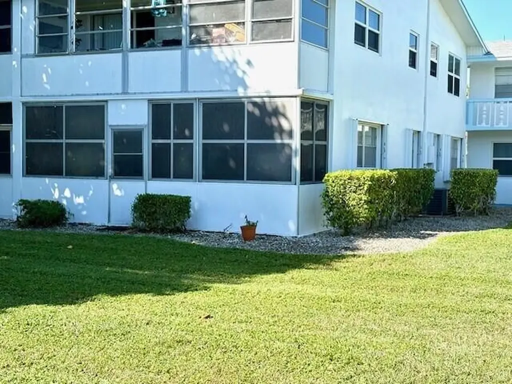 120 Dorchester F West Palm Beach FL 33417