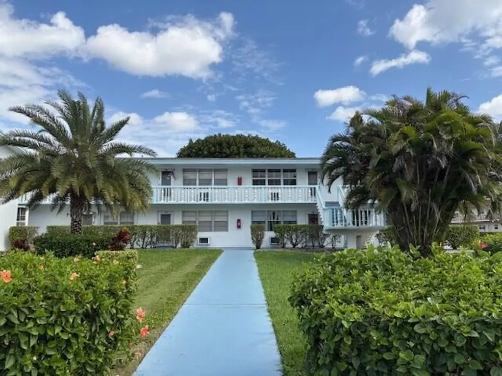 120 Dorchester F West Palm Beach FL 33417