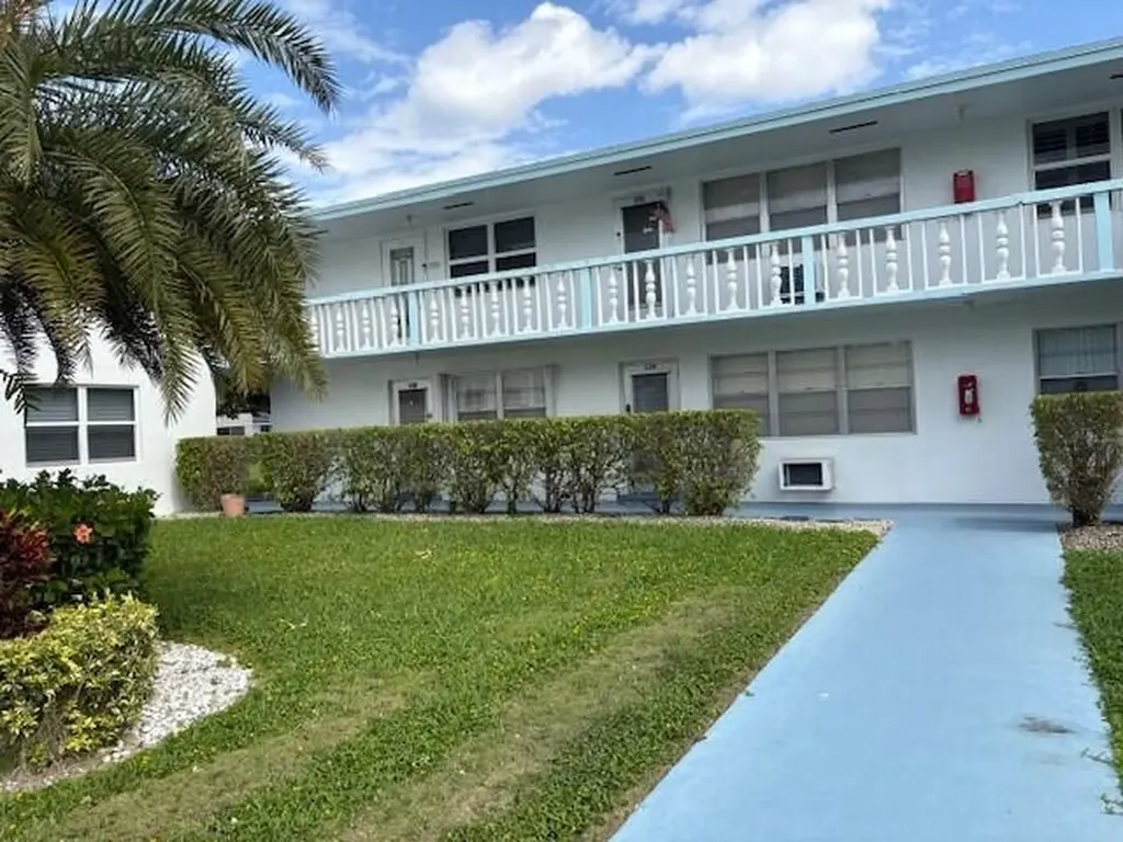 120 Dorchester F West Palm Beach FL 33417