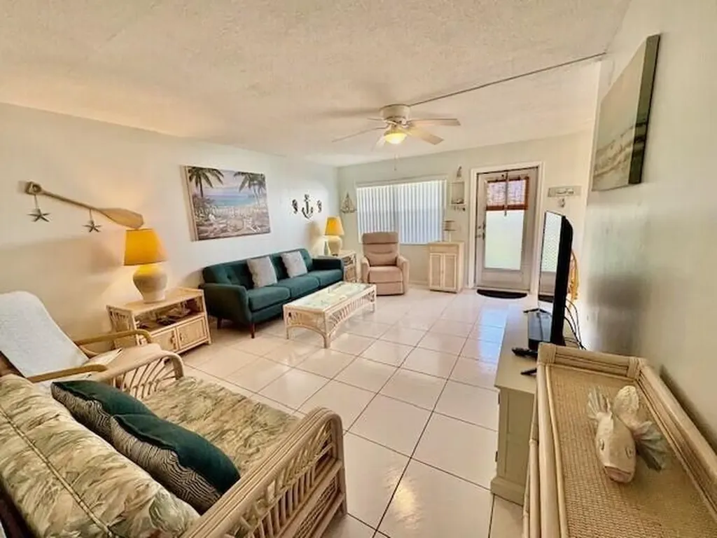 120 Dorchester F West Palm Beach FL 33417