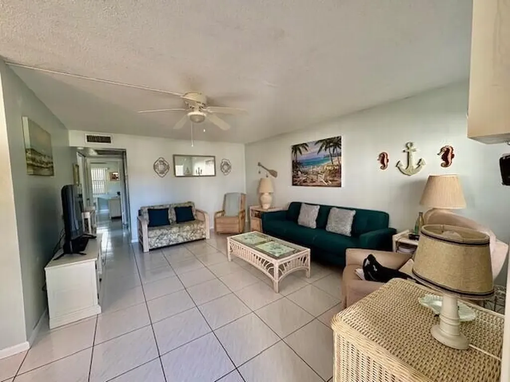 120 Dorchester F West Palm Beach FL 33417