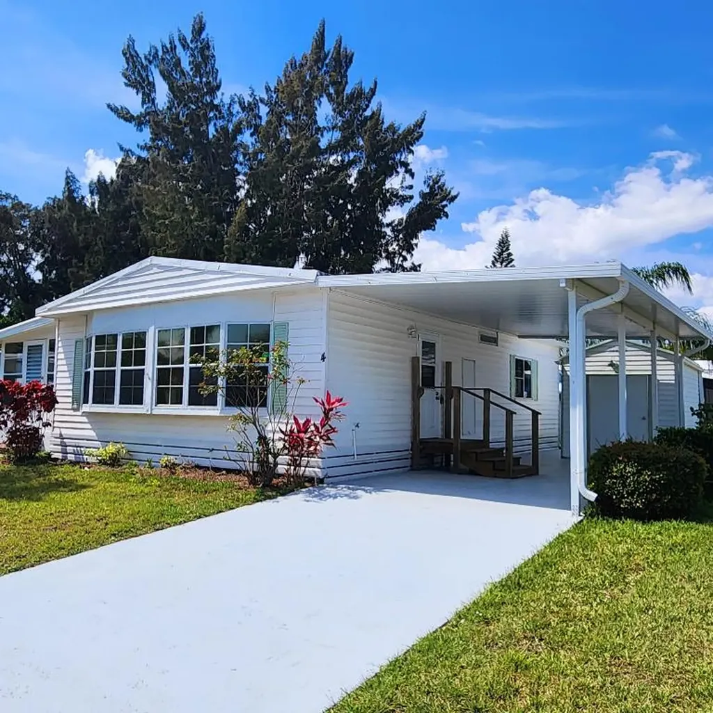 4 Angelita Port St Lucie FL 34952