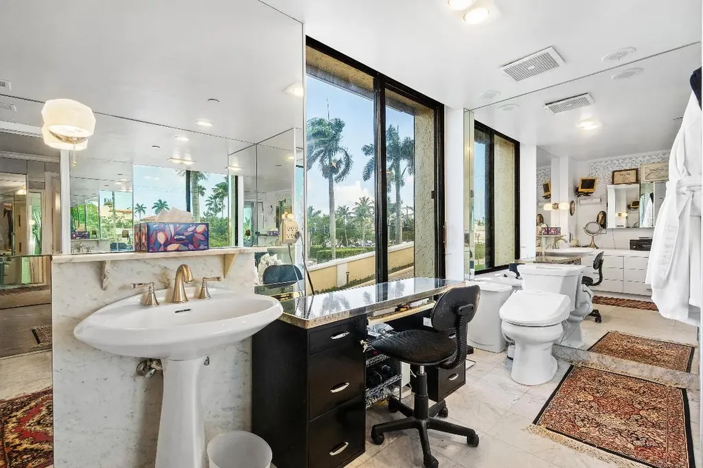 150 Bradley Place Palm Beach FL 33480