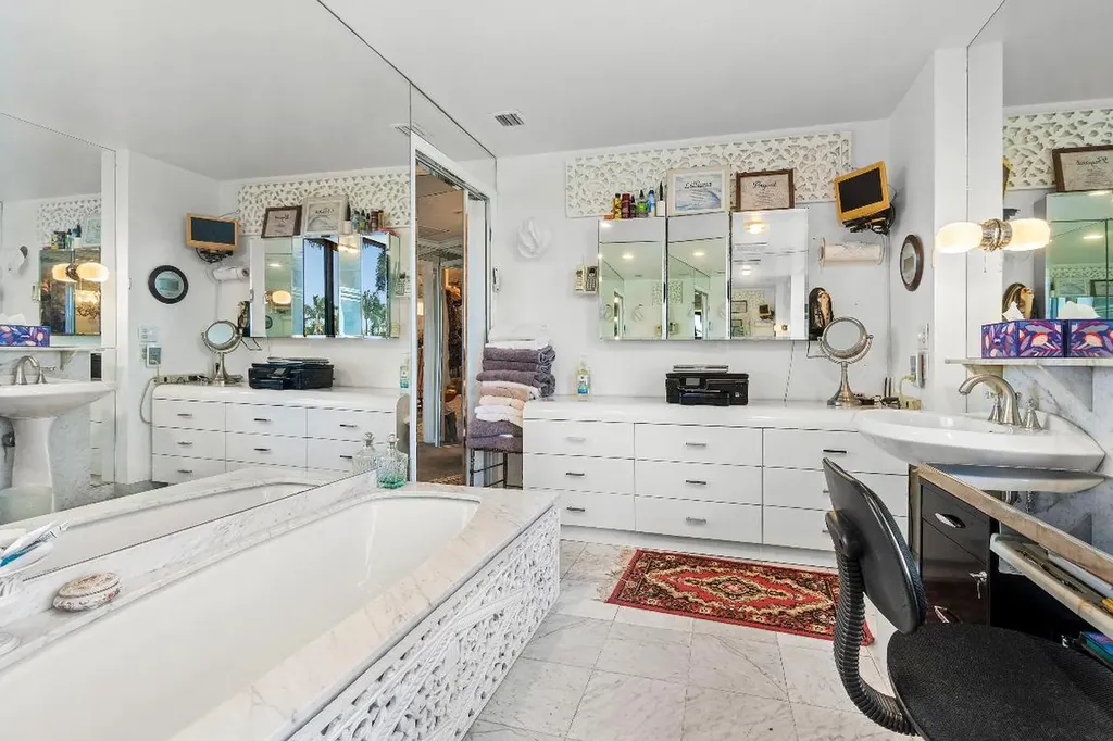 150 Bradley Place Palm Beach FL 33480