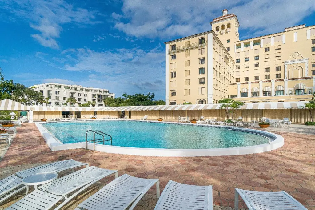 150 Bradley Place Palm Beach FL 33480