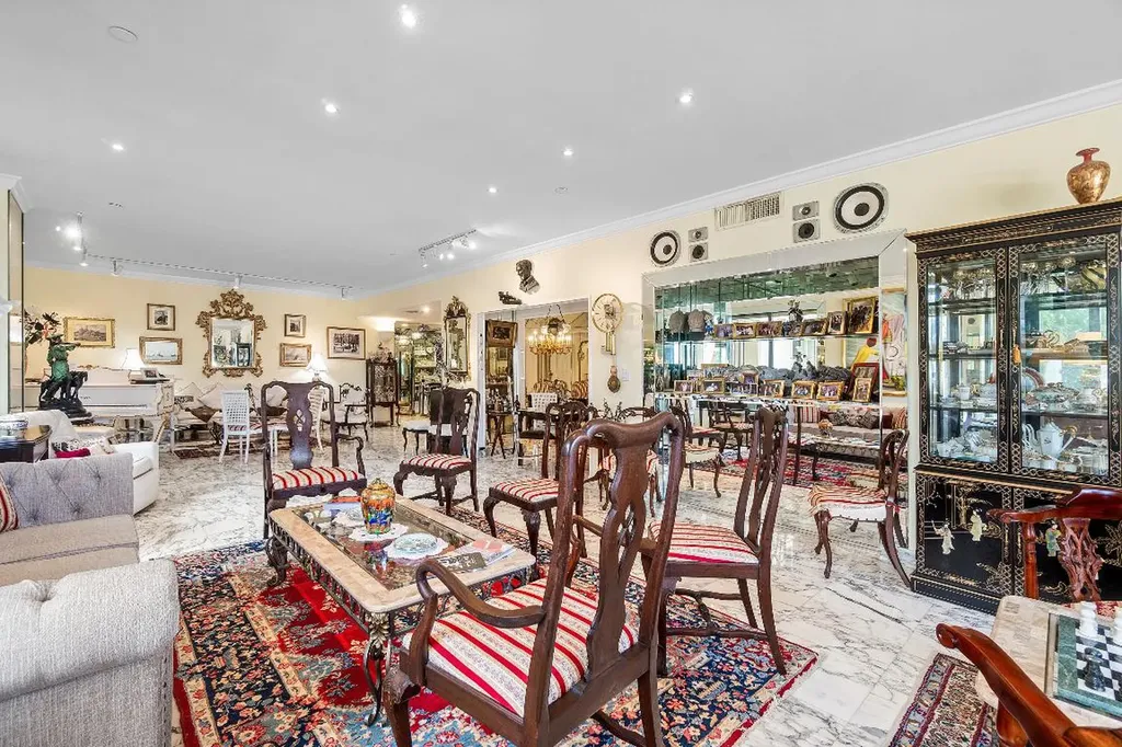 150 Bradley Place Palm Beach FL 33480
