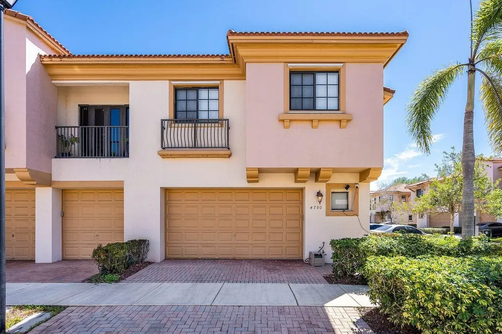 4780 Grand Cypress Circle N Coconut Creek FL 33073