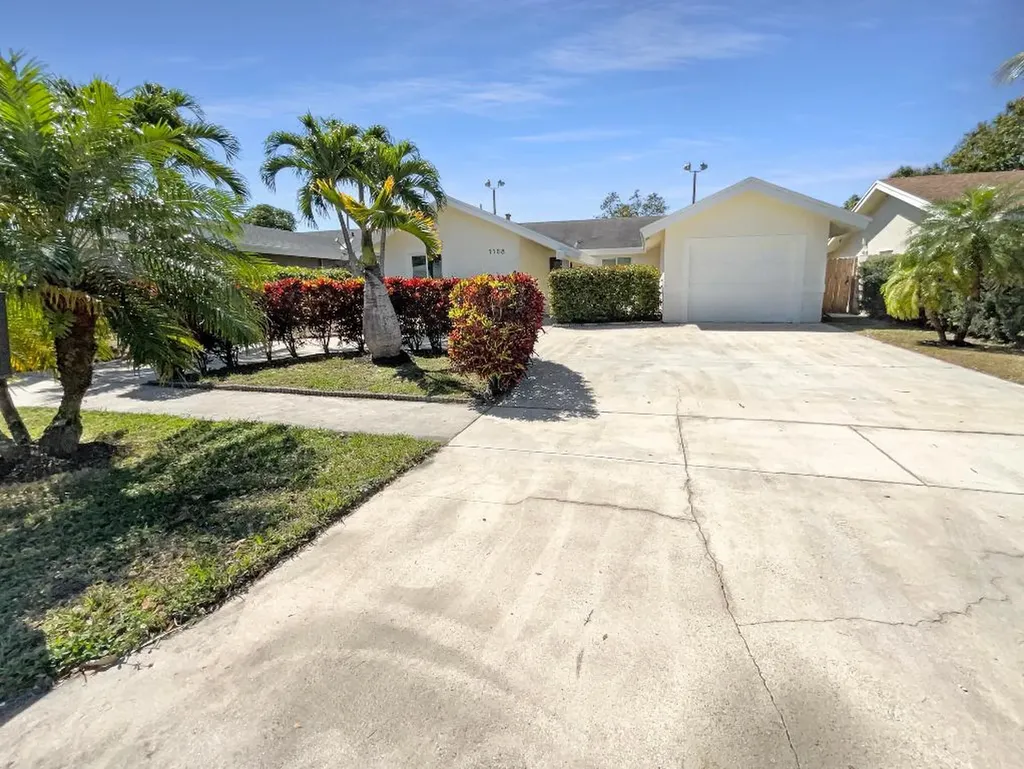1108 SW 75th Avenue North Lauderdale FL 33068
