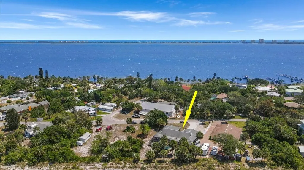 11099 Ridge Avenue Fort Pierce FL 34982