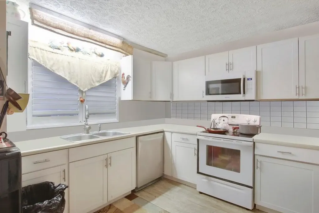 11099 Ridge Avenue Fort Pierce FL 34982