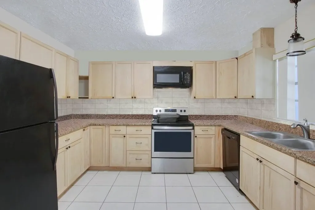 11099 Ridge Avenue Fort Pierce FL 34982