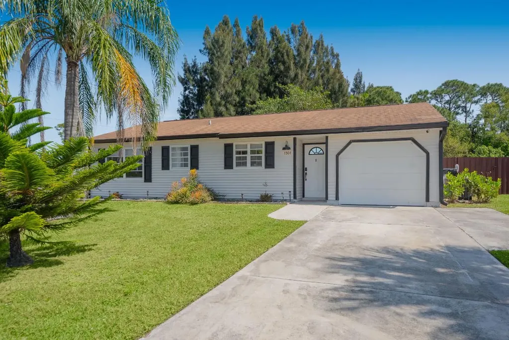 1301 SE Belcrest Street Port St Lucie FL 34952