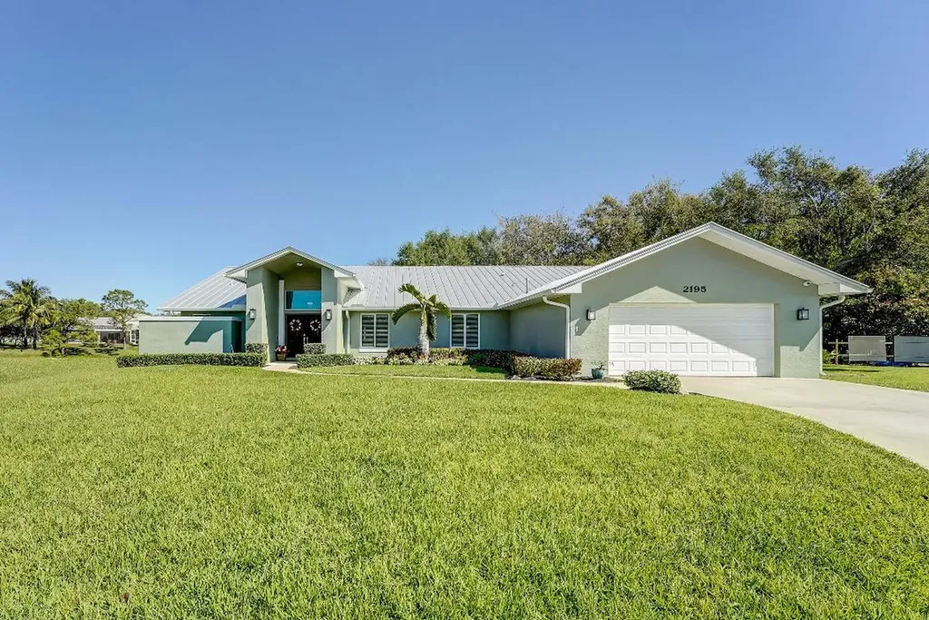 2195 NE Chestnut Court Jensen Beach FL 34957