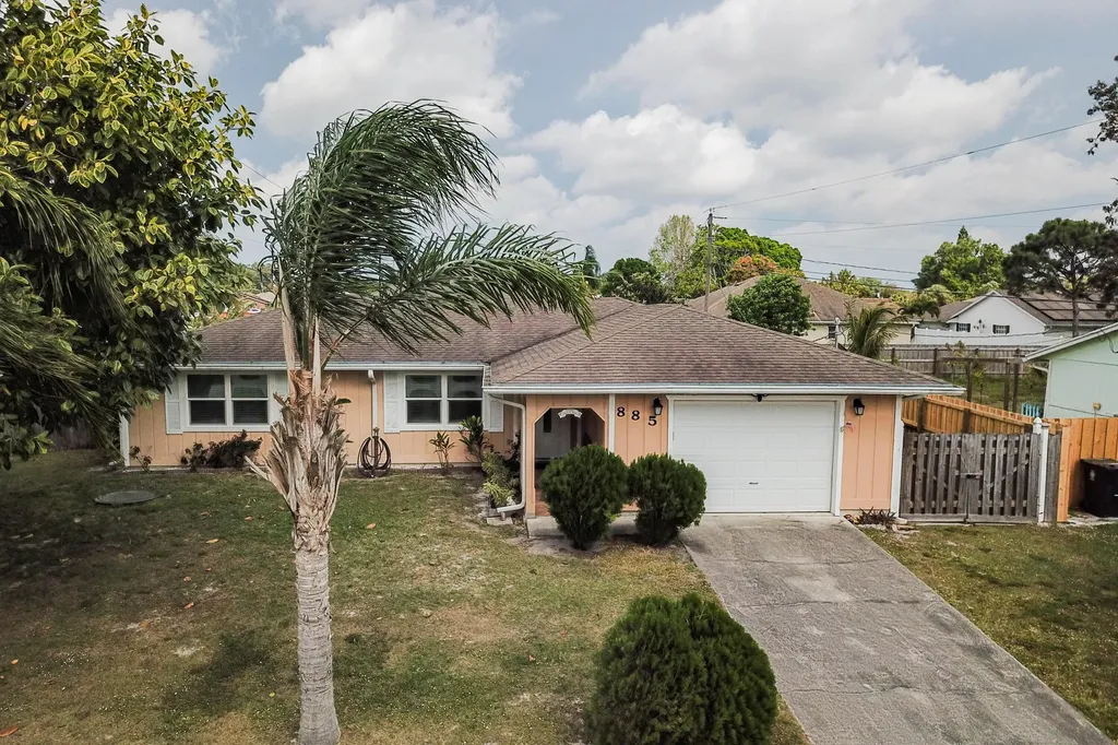 885 SW Canary Terrace Port St Lucie FL 34953